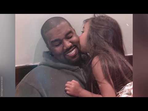 Vídeo: Filha De Kim Kardashian E Kanye West Recebe Roupas De Grife No Natal (FOTOS)