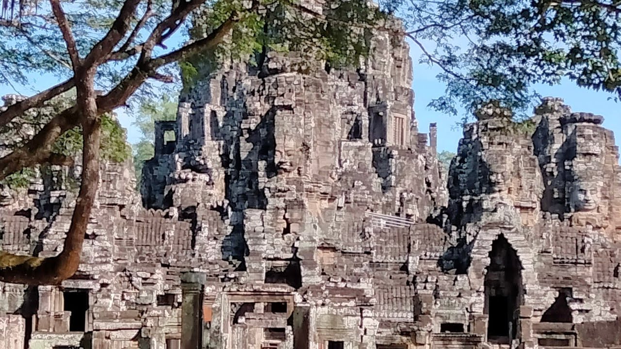 Bayon Temple area then see all monkeys stay here around 3pm.