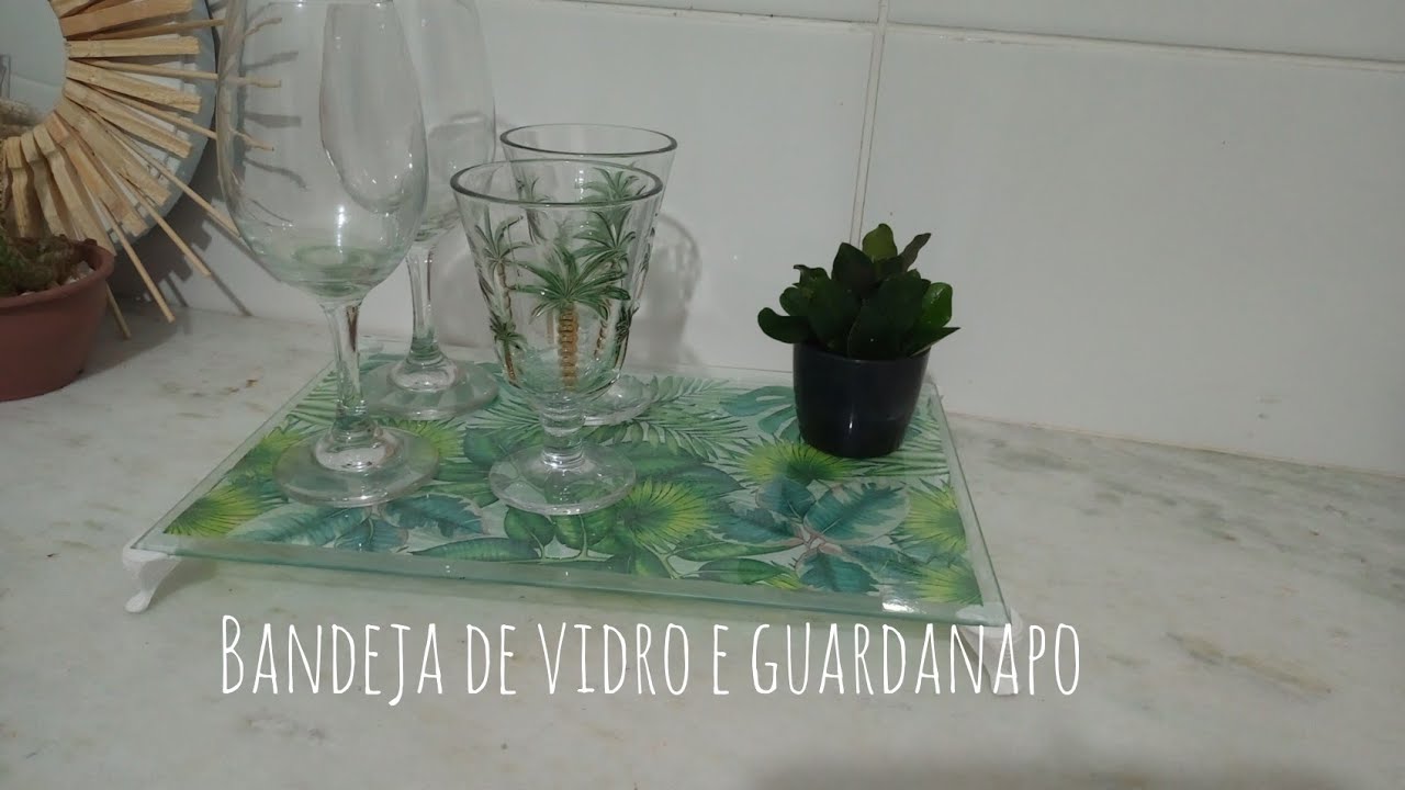 BANDEJA DE VIDRO E GUARDANAPO
