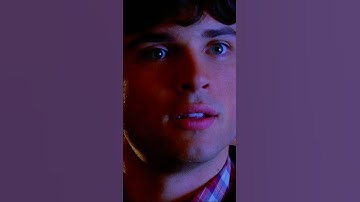 they have amnesia & still fall in love w/ lana & iris #theflash #smallville #barryallen #clarkkent