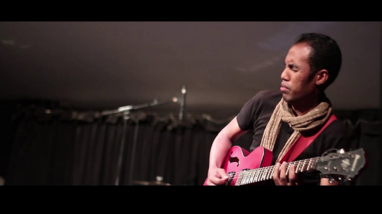 Tsiahy - Sanda Ranaivosoa ft Anjatiana Andrianoroarivo