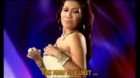 Dhevia Santha Cubit Tak mau Di Cubit