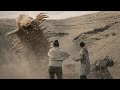 بيسافروا كوكب كله وحوش والمساعد بتاعهم هو روبوت بيكره البشر ملخص مسلسل 