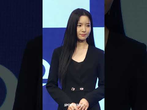 <strong>하승리</strong>, 독특한 언밸런스 스커트로 각선미 과시