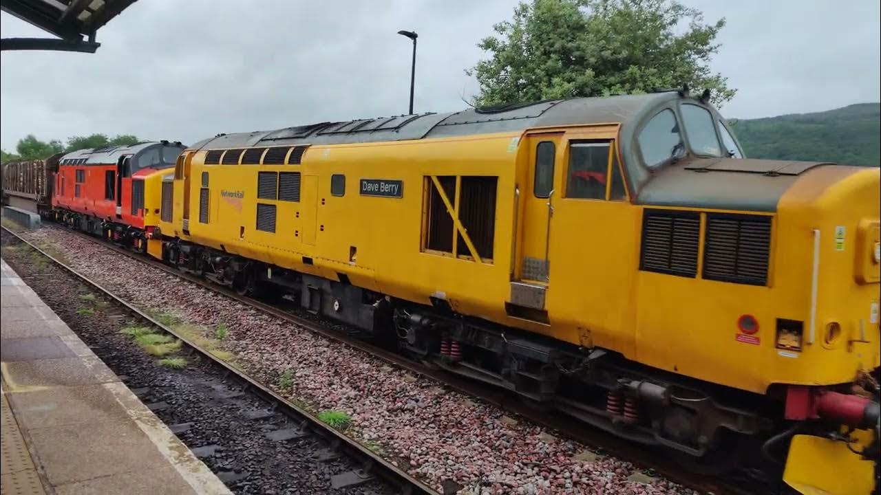 Log train arriving into Machynlleth. 23/6/23 YouTube