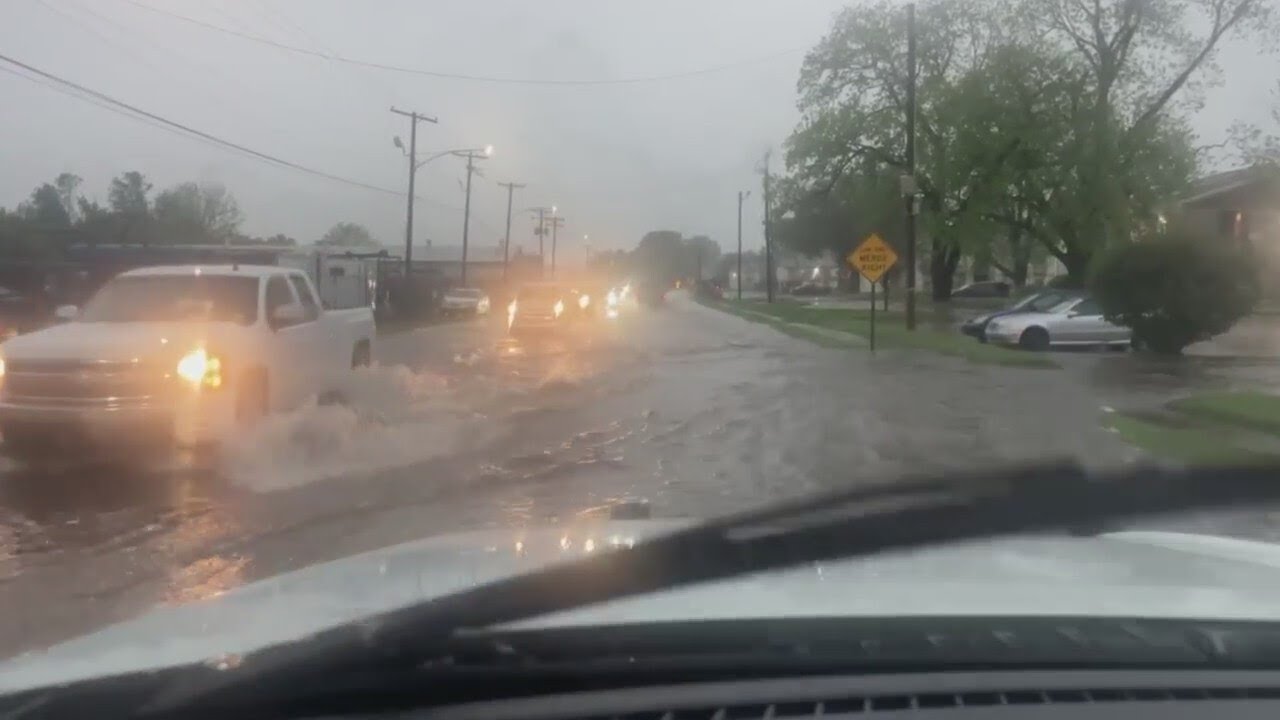 Heavy rain leads to overnight flooding - YouTube