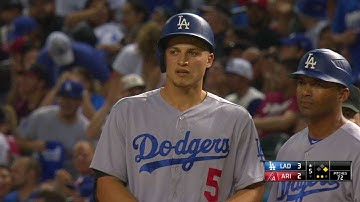 LAD@ARI: Seager lines an RBI single to center field