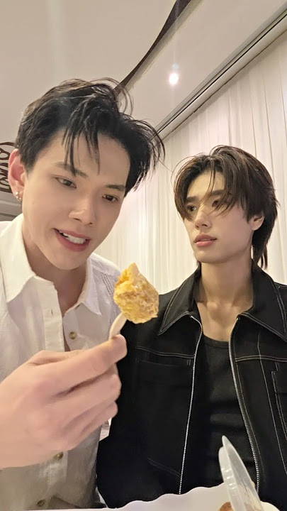 lmao🤣 daou and phuwin acting khun thee's chocolate scene😂#MeAndTheeSeries #daoupittaya #phuwintang