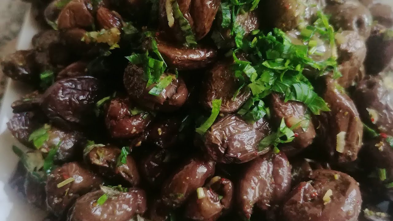 عمرك جربتيه بهد طريقة مختلفة👌سريع تحضير ولذيذ متشبعوش منو😋زيتون مشرمل ومرقد بطريقة مختلفة😋زيتون اسود