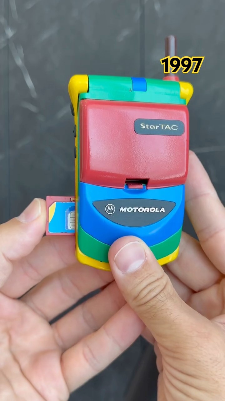 Motorola starTAC rainbow 1997 #motorola #nostalgia #retro - YouTube