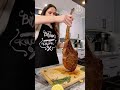 طهي شريحة لحم توماهوك ضخمة SHORTS 