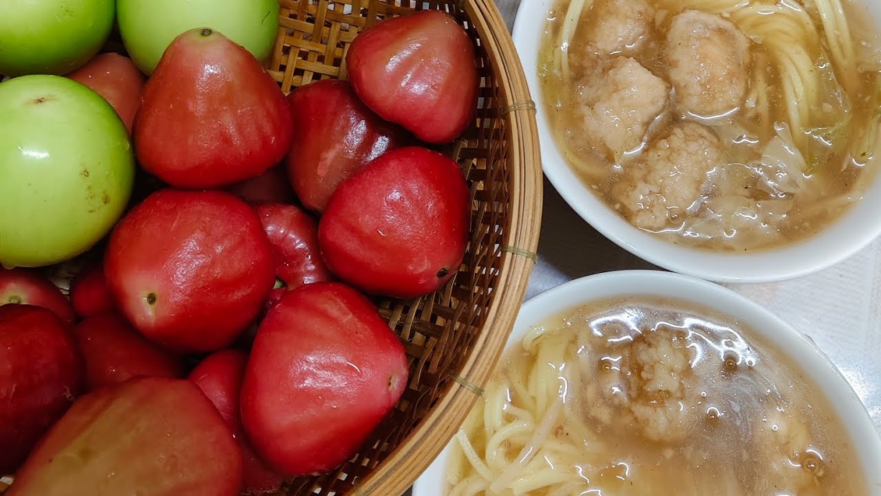 Mời cả nhà dùng mì với trái cây nhe 