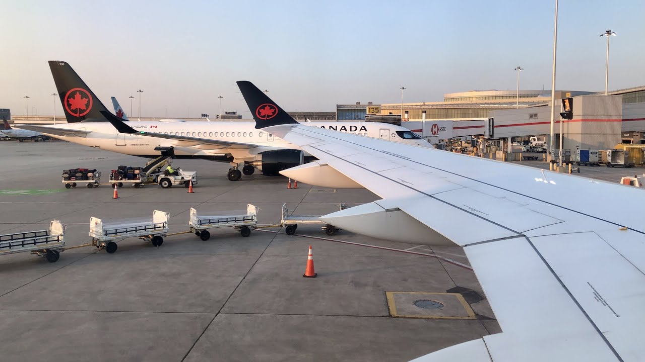 Air Canada Airbus A220-300 Sunset Takeoff from Toronto Pearson | YYZ-YUL