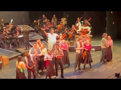 'Carousel' montage 2025