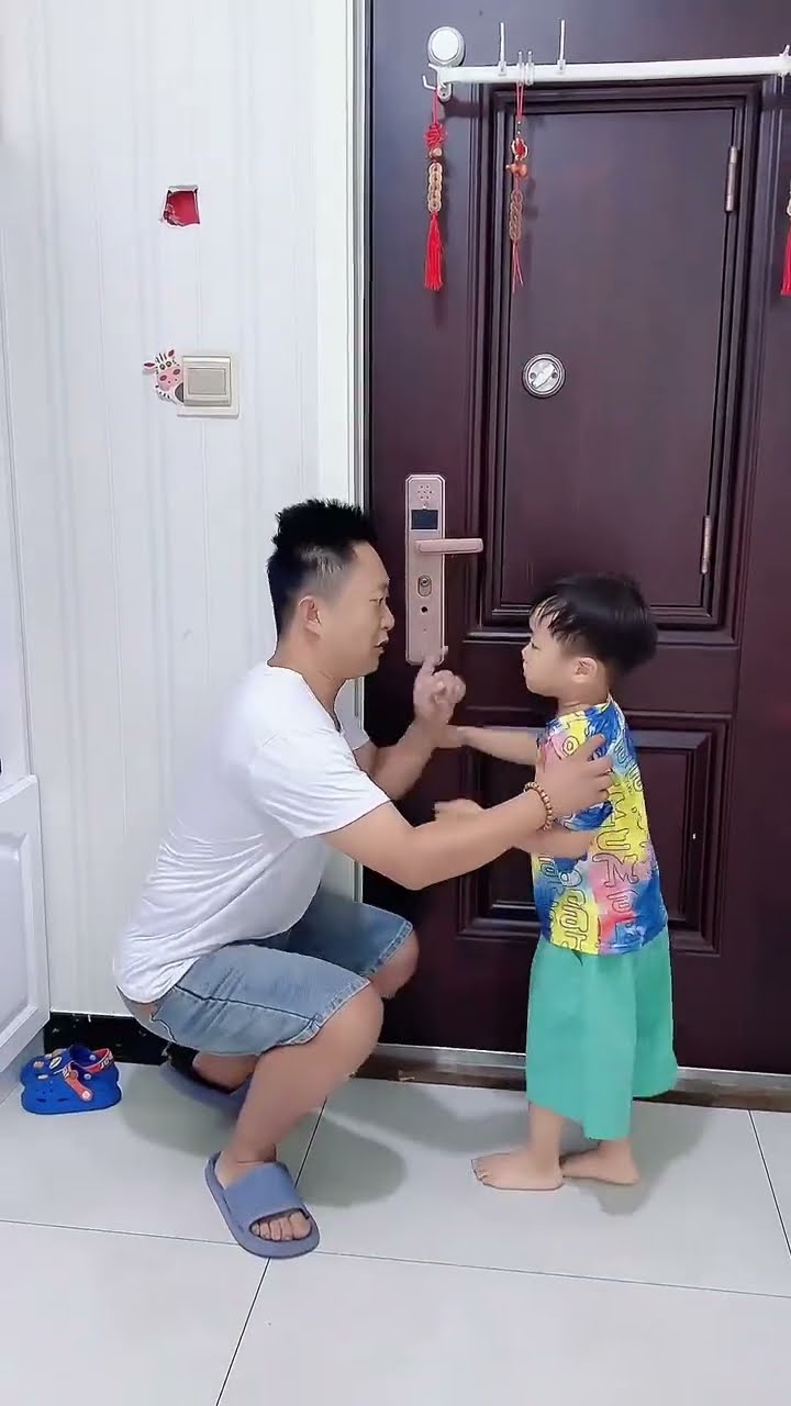如果半夜有人敲门，告诉孩子千万不要开门！#Cute baby#Cute#呆萌小米宝#聪明宝宝#萌娃