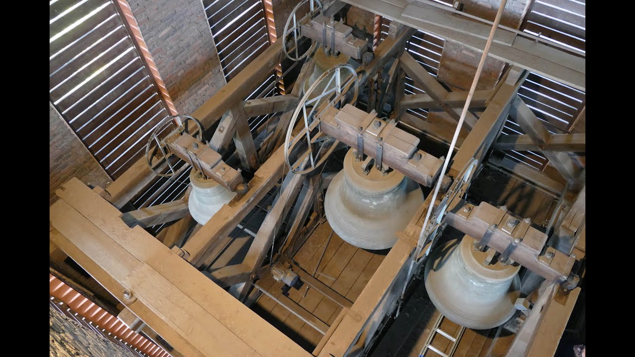 Dortmund-Mengede, kath. Kirche St. Remigius, Glocke 4 und Vollgeläut.