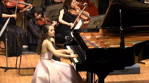Laetitia Hahn: Beethoven  Piano Concerto No 3 in C...