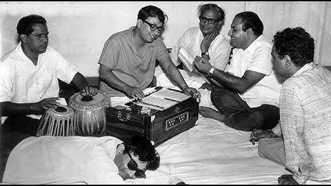Amit Kumar sings Mohd Rafi  -  Kahin Bekhayaal Hokar - Teen Deviyaan