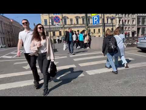 Video: Passeggiata per San Pietroburgo: Piazza Lomonosov