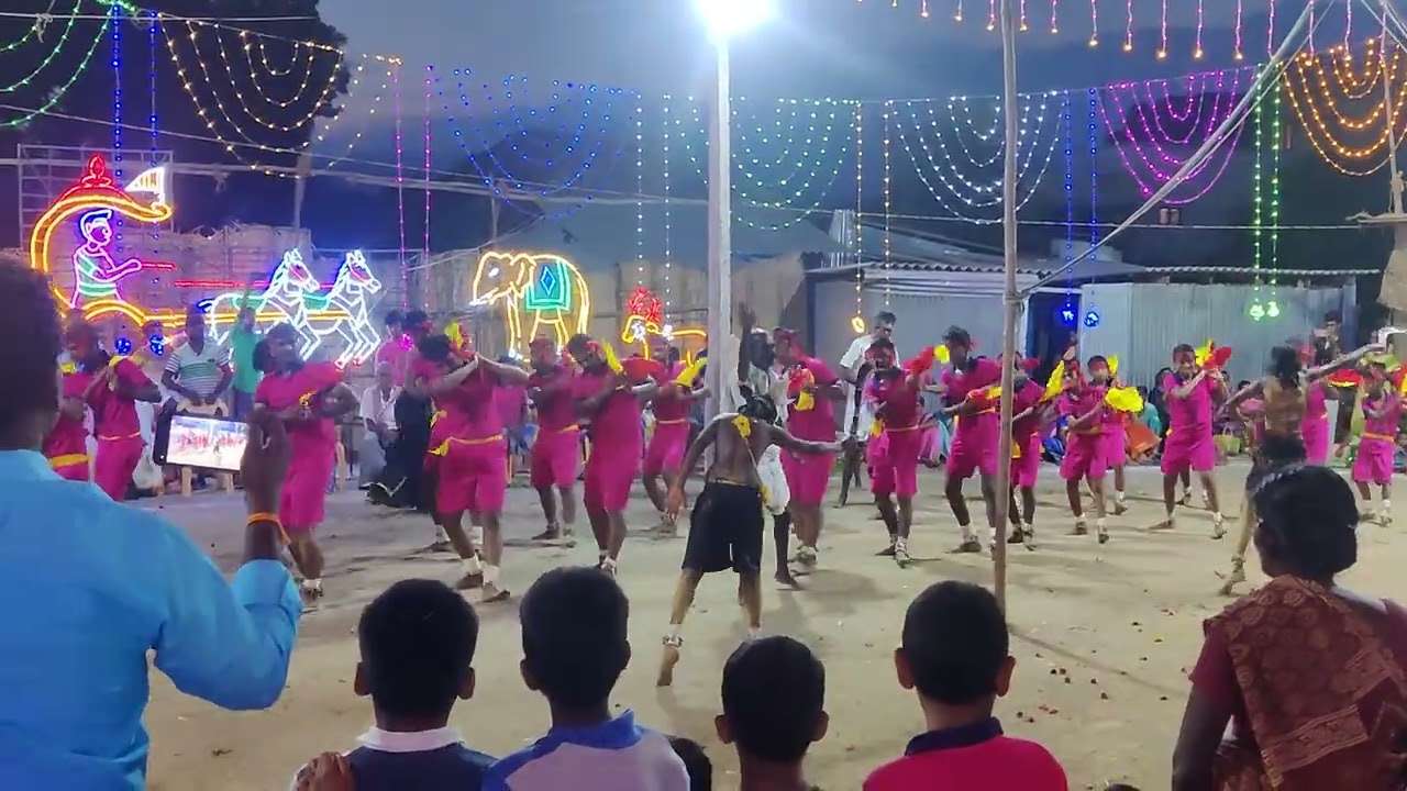 லட்சுமிபுரம் அம்மன் கோவில் கொடை திருவிழா  இளைஞர்கள் ஒயிலாட்டம்