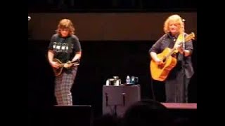 indigo girls: 2008-02-11: don&#39;t think twice it&#39;s all right -  birmingham, al (with brandi carlile)