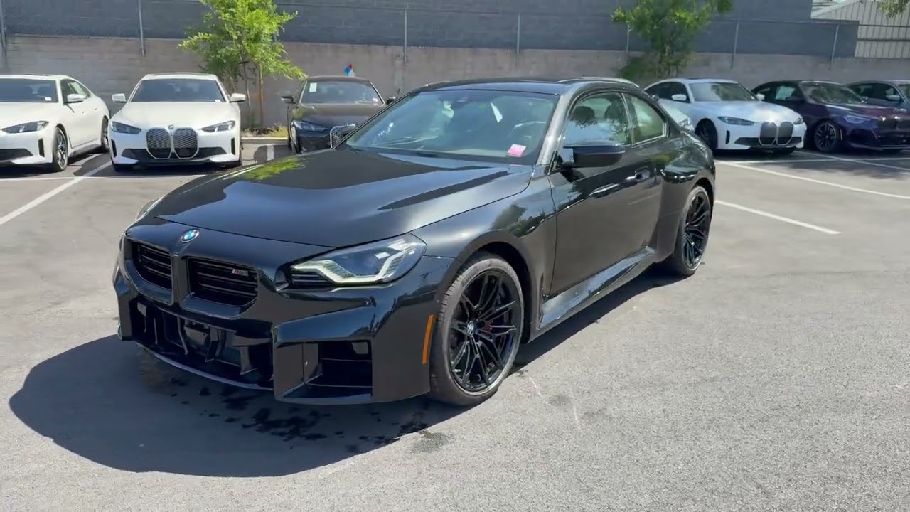 Introducing the 2025 M2 in Black Sapphire | 4K