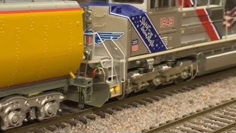 Steam/diesel consist with Tsunami2