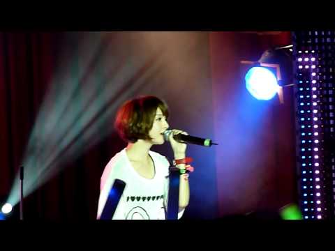 20101026 郭靜 北科大校園演唱會 在樹上唱歌.MTS