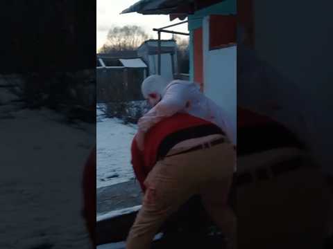 Макс Ващенко АНТОН НАБРОСИЛСЯ НА МАНЬЯКА СЗАДИ! ОН СПАС ИХ #максващенко #shortsyoutube