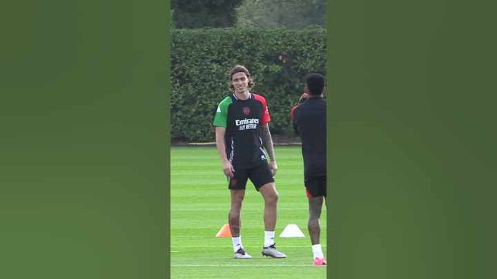 Gabriel Martinelli channels his inner Italian after being shoved by Riccardo Calafiori🤌🏻