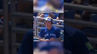 Фото Alek Manoah Messing With Ricky Tiedemann 😂🍌 (🎥 @bluejays)