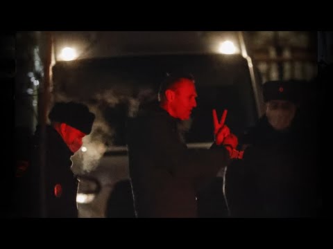 Video: Çfarë Policia Gjeti Në Postën E Navalny