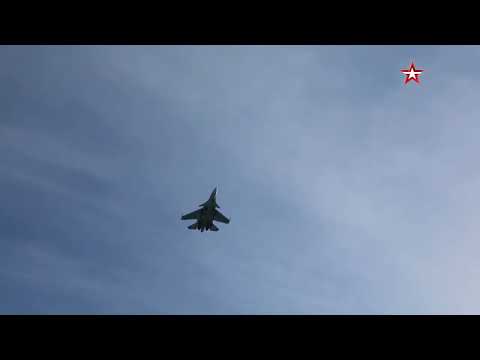 The Su-25 attack aircraft and Su-30SM fighters flew in a 30-degree cold snap