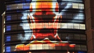６０メートル級の等身大巨人が川崎に出現＝「進撃の巨人」映像をビルに投影