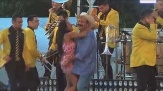 Ponte Al Día Alcalde De San Blas No Ve Nada De Malo El Levantar La Falda A Una Jovencita