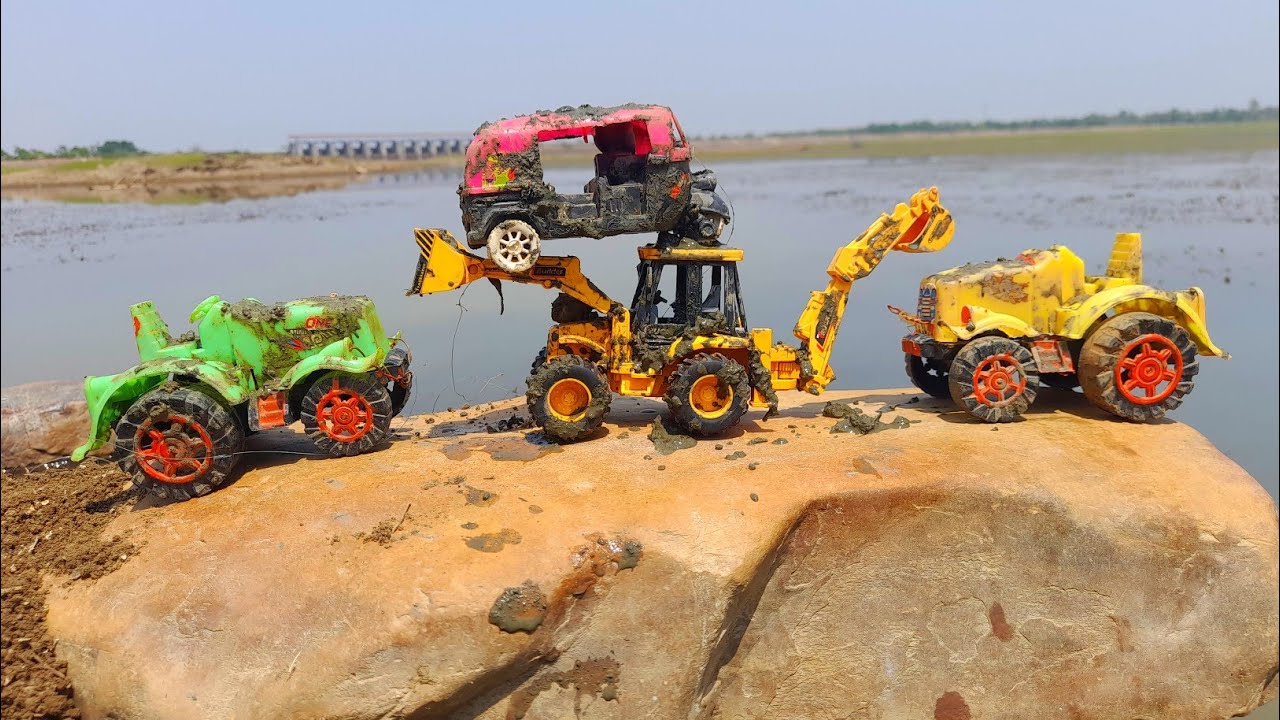 Muddy Auto Rickshaw And Tractor Help Jcb And Water Jump Muddy Cleaning ...