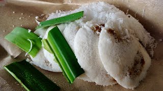 How PUTU PIRING (Malay sweet snack) is made (Geylang Serai, Singapore  street food) - YouTube