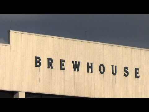 Video: Mus ntsib Budweiser Brewery hauv Merrimack, NH