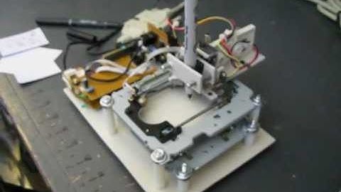 Mini Desktop Plotter Made From CD/Floppy Drives