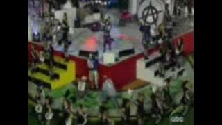 Ashley Simpson Booed off stage