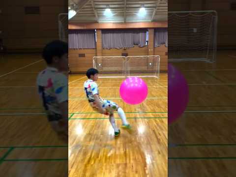 【巨大ボール】これで４段式ボレーはエグいww #shorts
