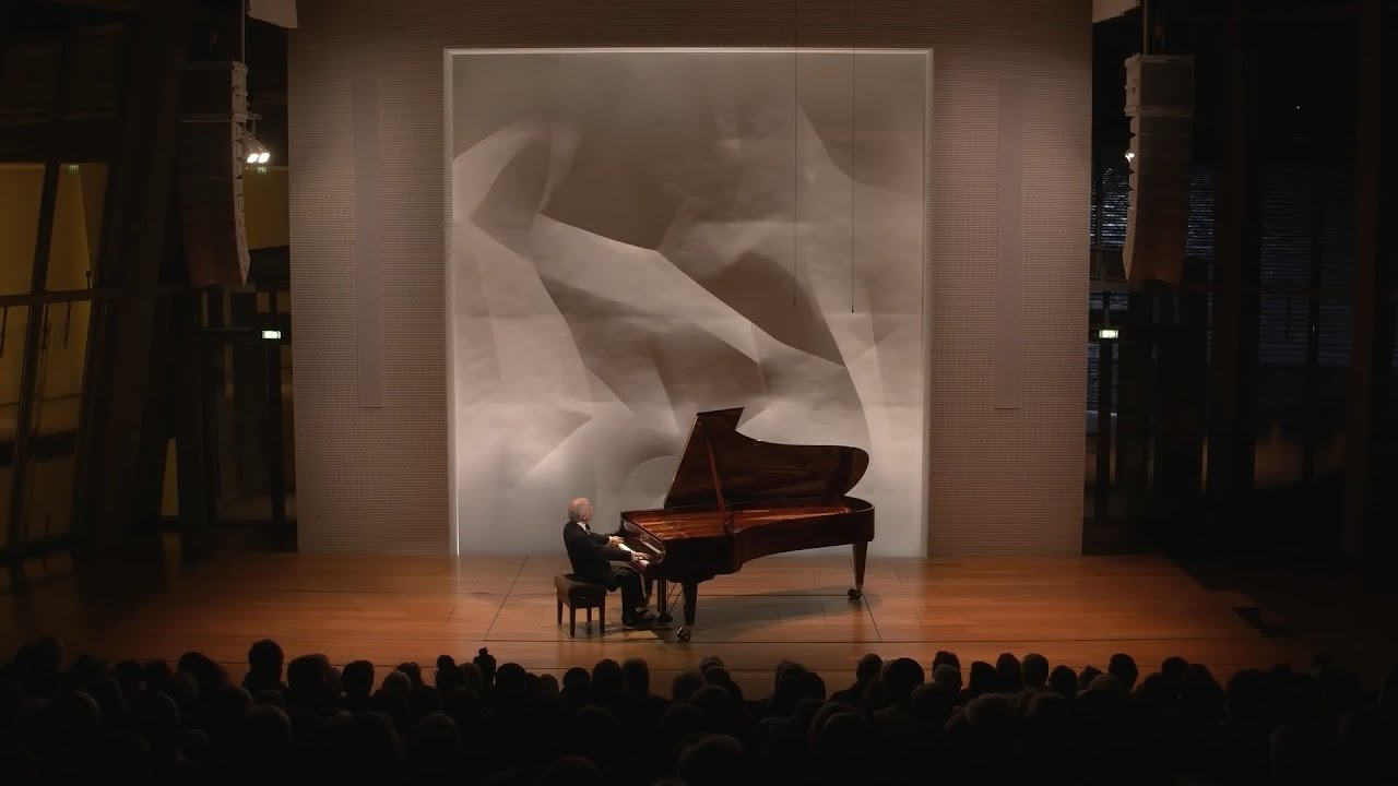 András Schiff plays Schubert and Beethoven at the Foundation Louis Vuitton  