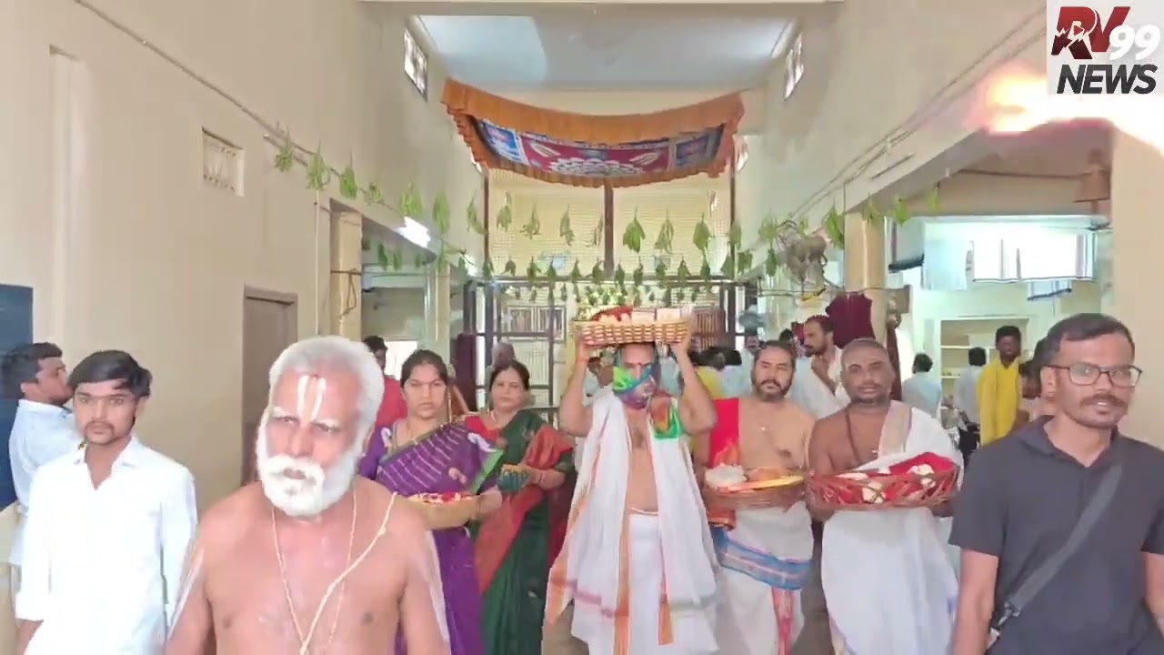 అహోబిలం శ్రీ లక్ష్మీనరసింహస్వామి ని దర్శించుకున్న ప్రముఖులు