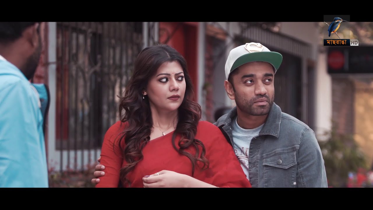 সুযোগ পেয়ে ভাবিকে গার্লফ্রেন্ড বলে জড়িয়ে ধরলেন দেবর Online Offline Natok Funny clips