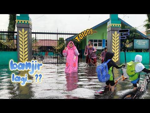 SEKOLAH REVINA KEBANJIRAN LAGI 😱 KOLAM RENANG GRATIS !!