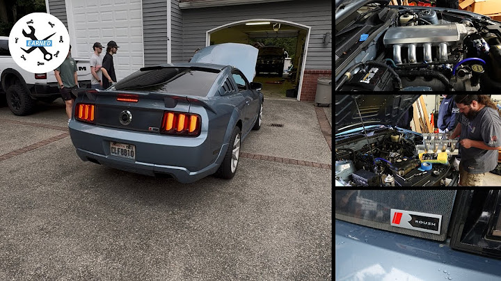 Installing the HOLLEY Sniper EFI intake manifold on a Roush mustang 07 4.6