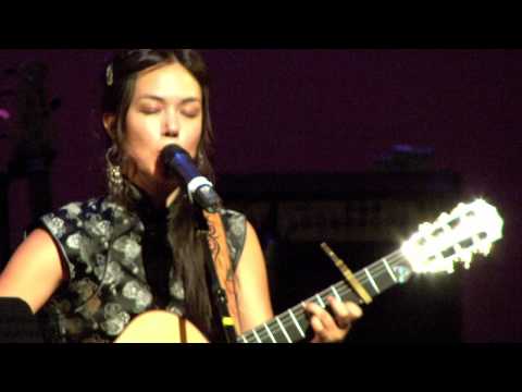 Tina Malia - "Kol Galgal" LIVE from India.Arie & I...