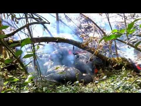 raw-video-hawaiian-puna-lava-flow-up-close-breakouts-near-cemetery
