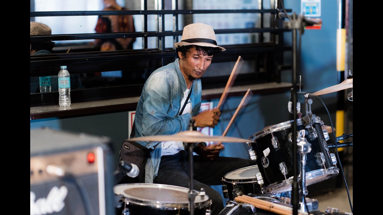 EKAKANAS  COVER BY: BUGKALOT BAND