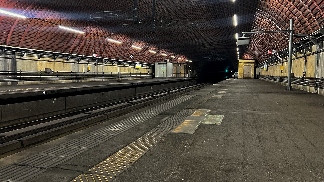 Посещение жуткой железнодорожной станции Японии недалеко от Осаки